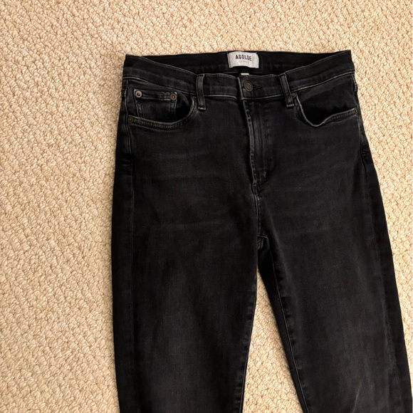 AGOLDE Sophie Mid Rise Skinny Ankle Jeans in Black with Distressed Hem - Picture 4 of 12